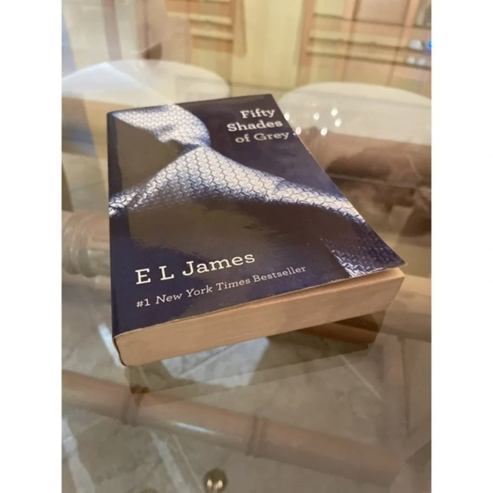Fifty Shades of Grey : Book One of the Fifty Shades Trilogy by‎ E. L. James...